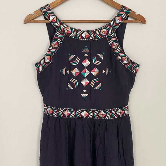 💗 3/$10 💗 NEW cupcakes & cashmere Sleeveless Embroidered Maxi Dress Size 2 - Picture 13 of 13